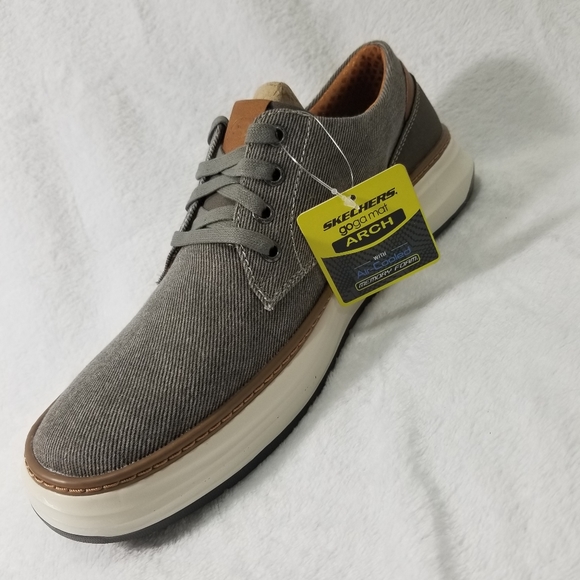 skechers classic fit with air cooled memory foam